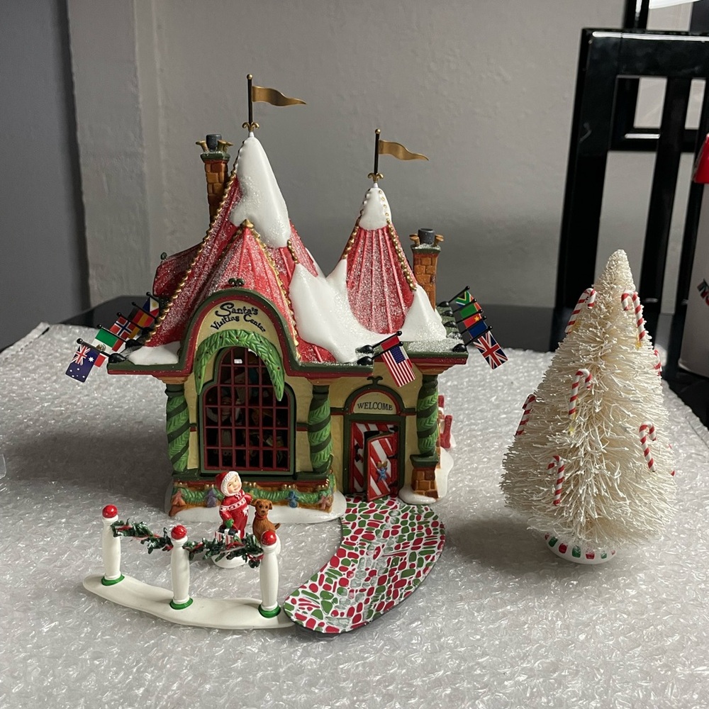 Department 56 Christmas Village Santa’s Visiting Center Gift Set